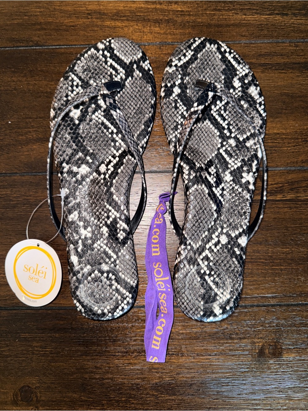 Soléi Sea Flip Flop - NWT - Size 8 - Indie Sandal in Black Snake